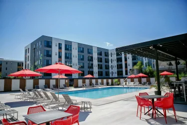 the hub at 31 brewerytown apartments pool