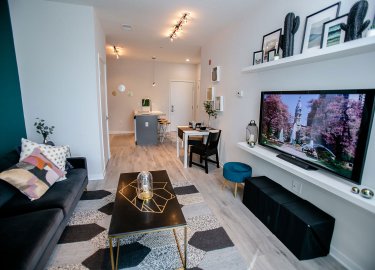 the hub at 31 brewerytown living dining area